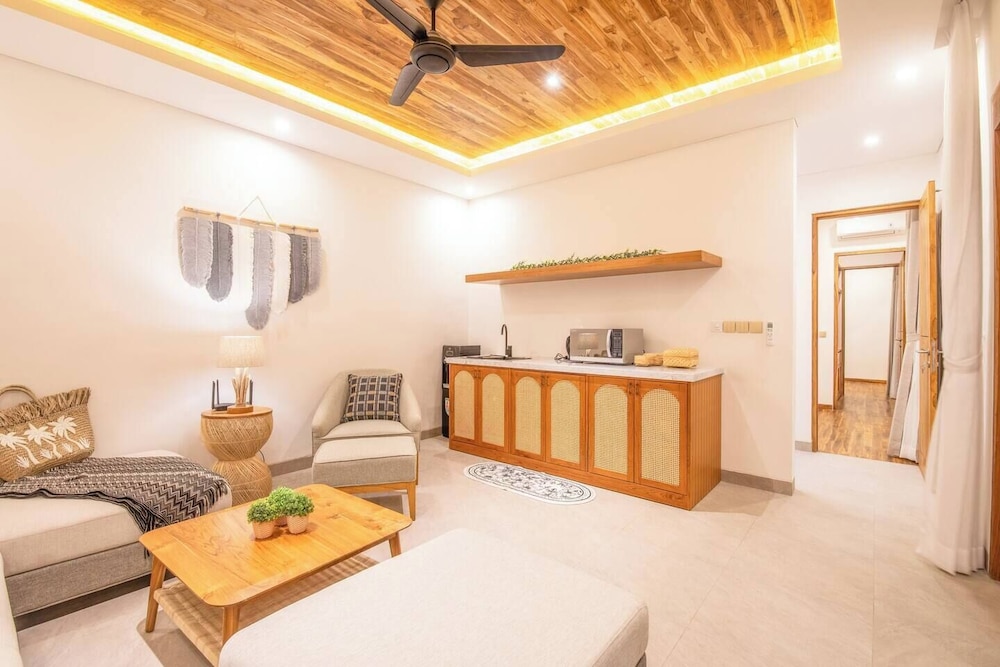 Luxurious 6 BR With Sea View, 5 Mins to Savaya