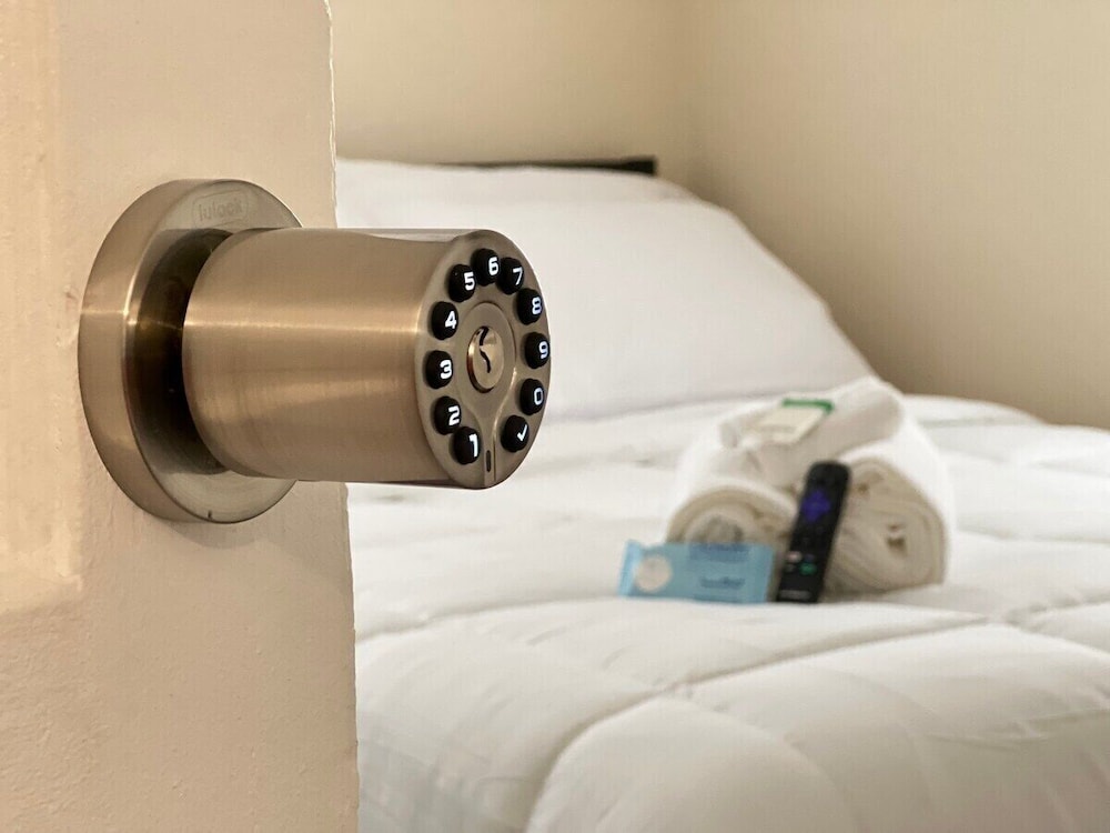 Comfortable Room Rentals Outlets & Kingsky Academy