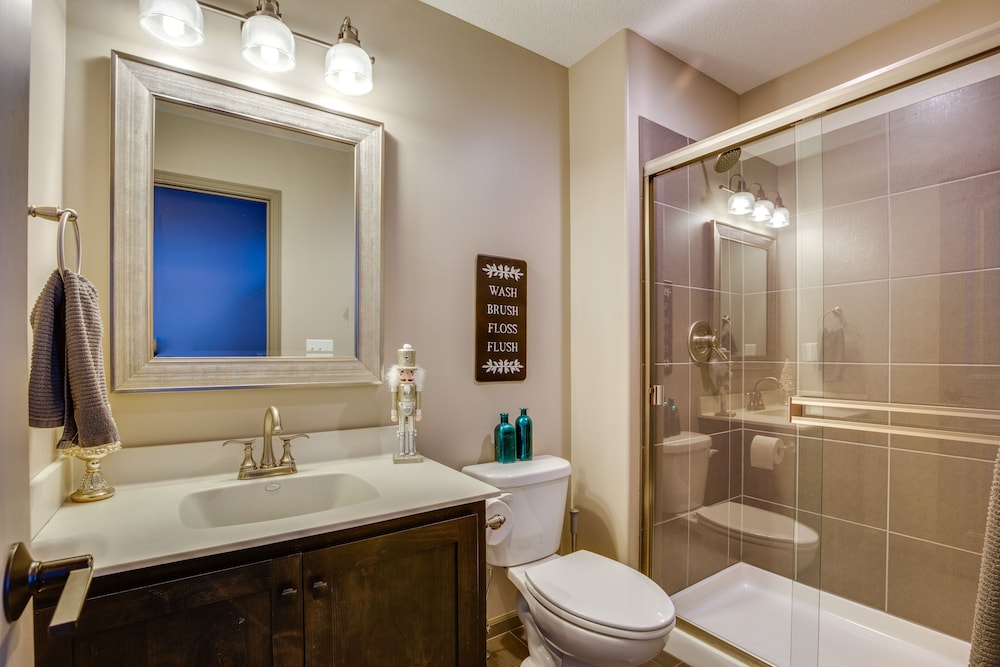 Luxe Missouri Getaway w/ Hot Tub Fire Pit! - Property Image 4