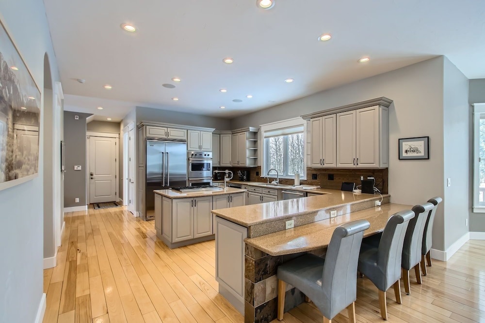 Mountain Majesty 6 Bedroom Home