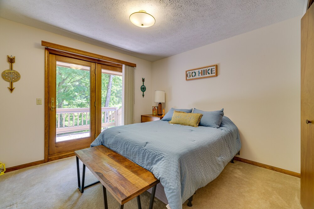 Pennsylvania Retreat w/ Sauna, Pool Table & Deck! view 4