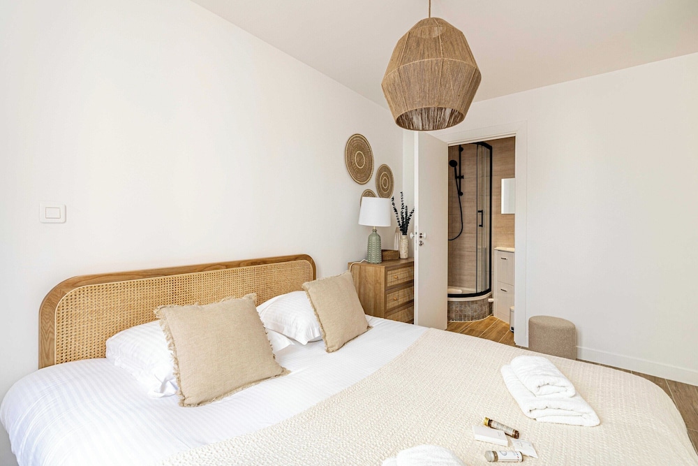 Beautiful T2 in the Heart of Suquet - 5min Beach view 2
