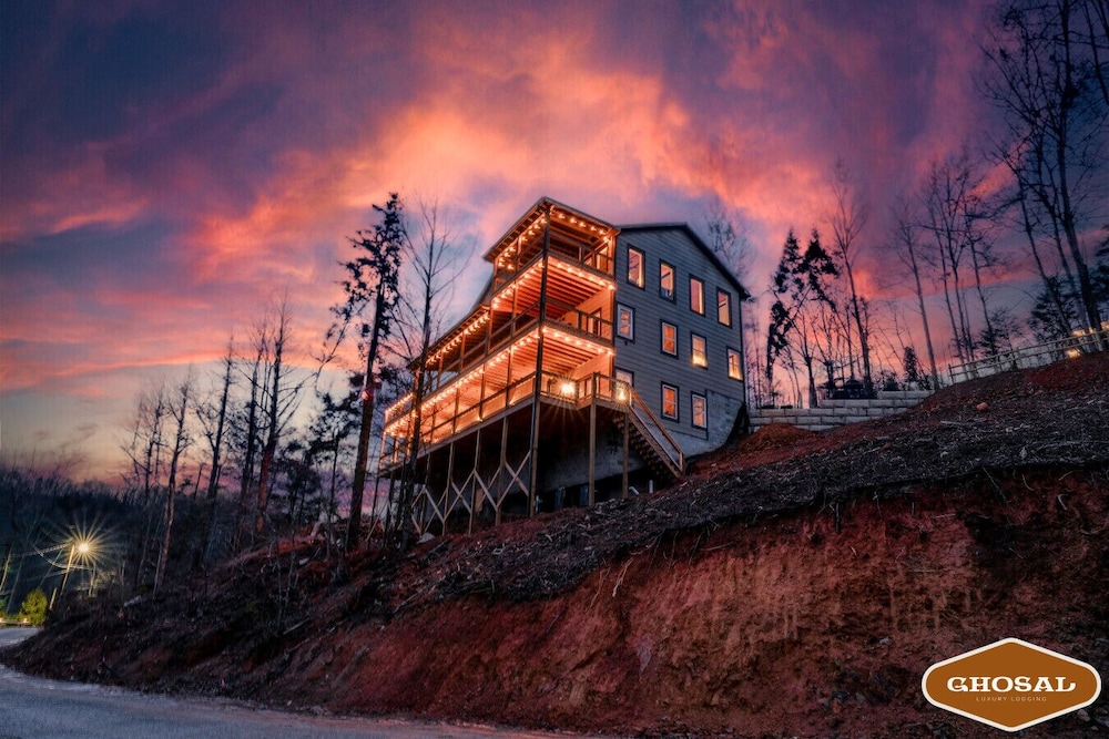 Summit Luxe Resort