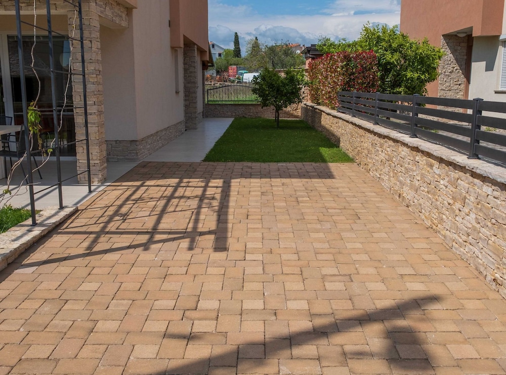 Charming Three Bedroom House Turanj