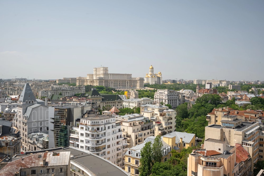Views of all the Palaces 2BR Stunner