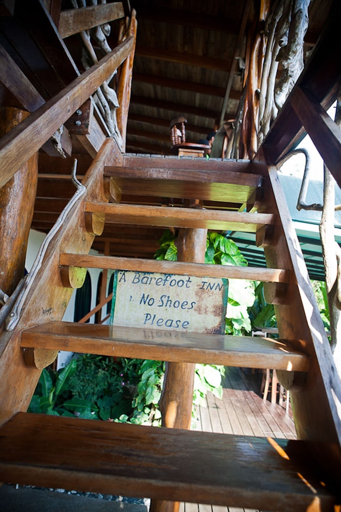 The Lookout Inn Lodge