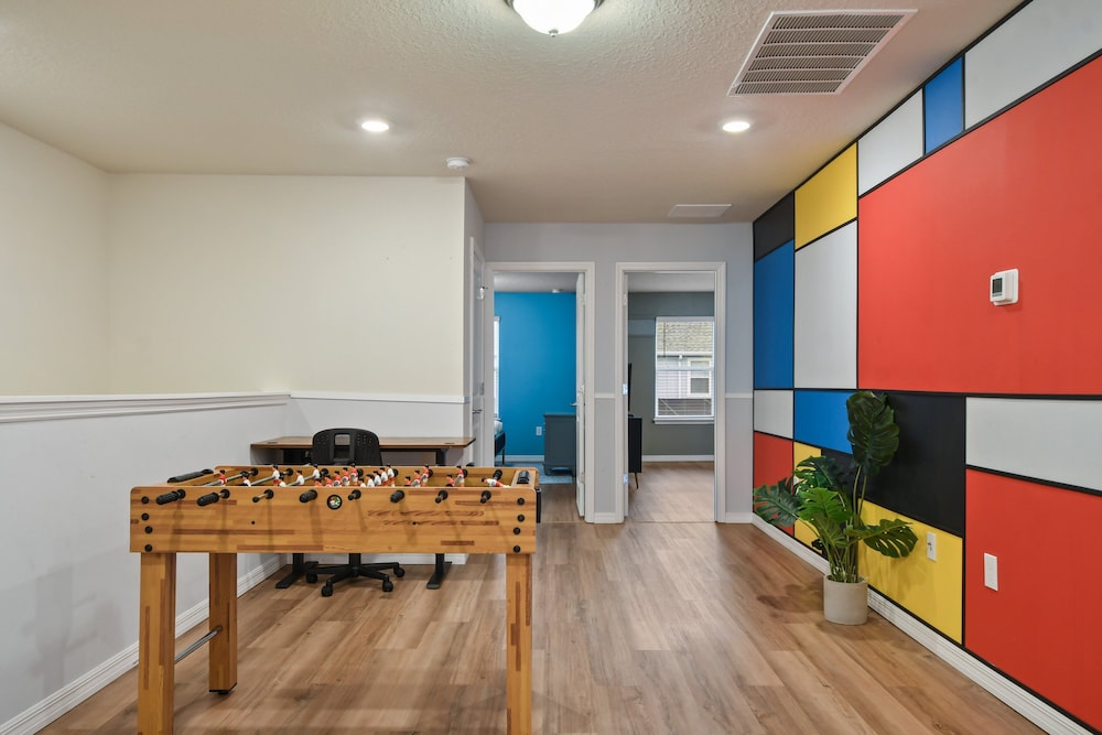 Family Getaway With Themed Rooms & Private Pool