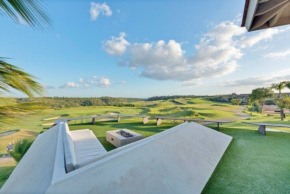 Modern 7BR Villa w Stunning Views of Golf Course view 2