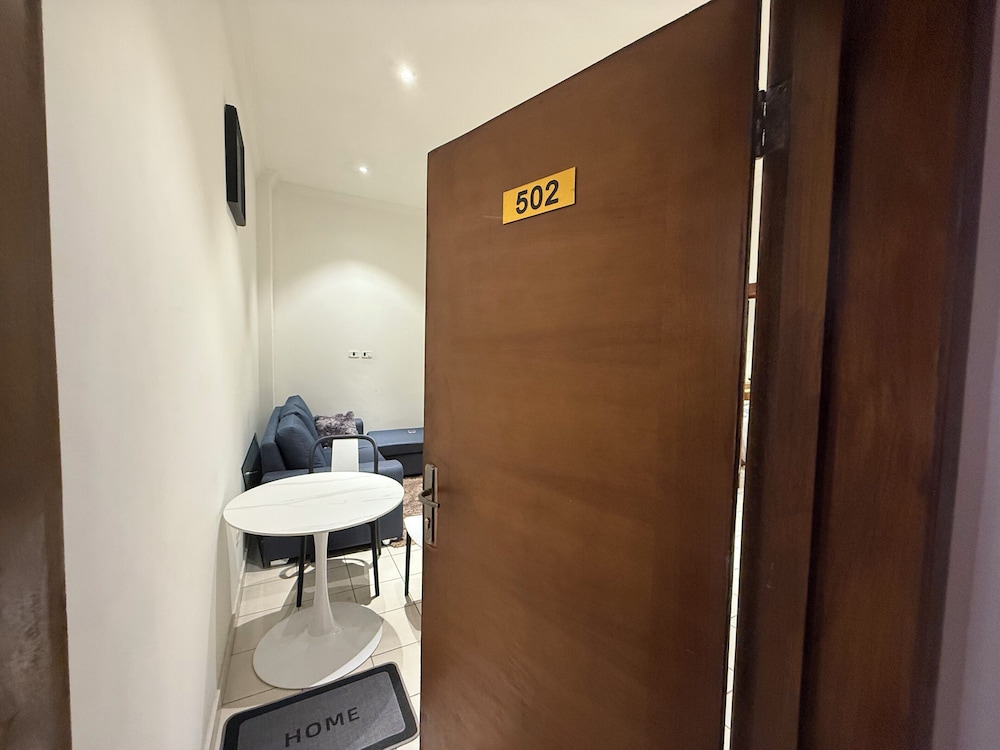 Mayama airport apartment