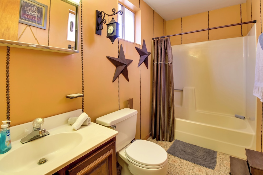 Ski, Hike & Relax: Forest-view Haven in Lakeside!