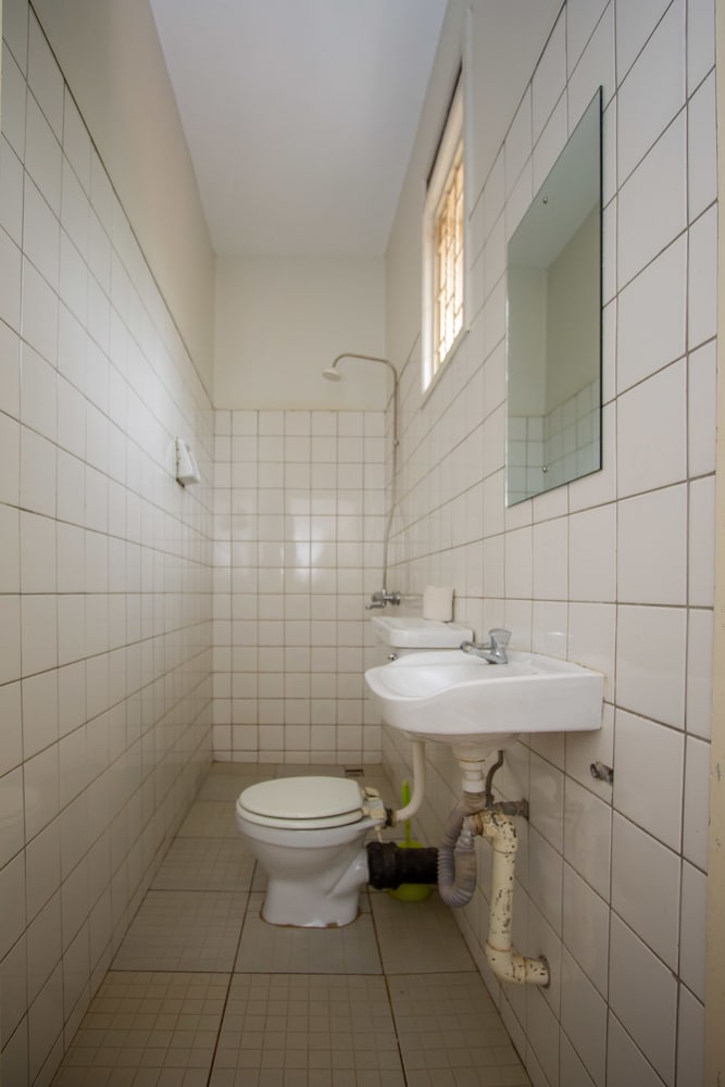 Emirina Travel Hotel