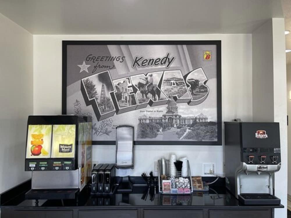 San Antonio Vacations - Super 8 by Wyndham Kenedy - Property Image 28