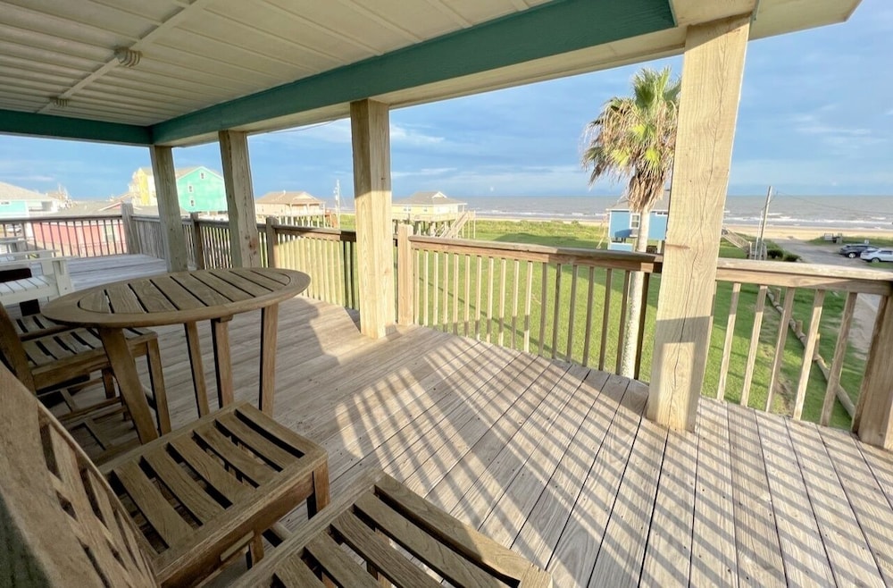 Abby Sands Castle 2 Bedroom Home by RedAwning