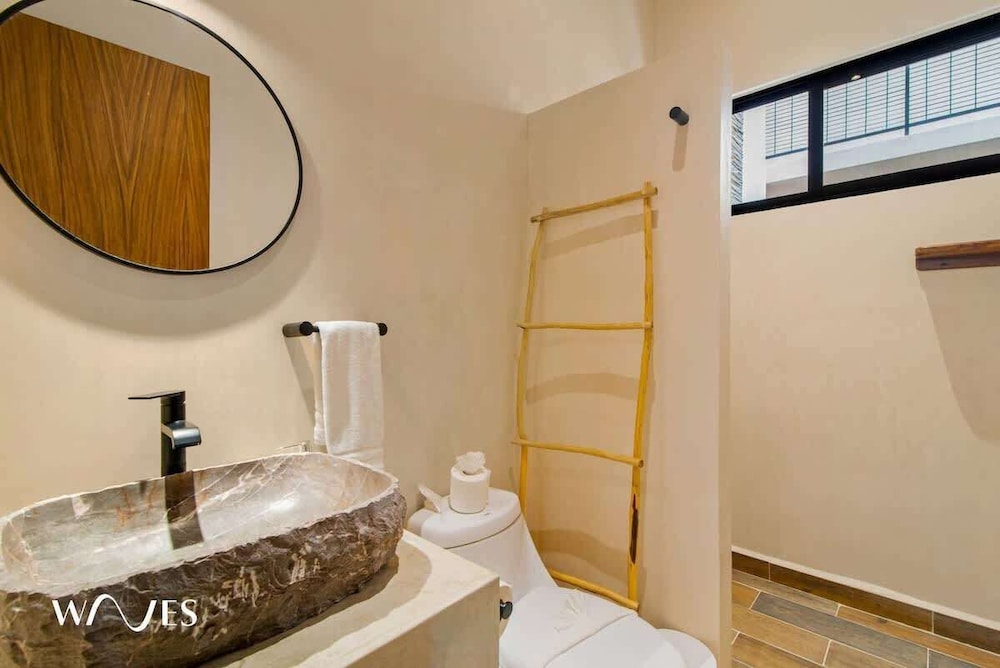 Spacious 3 Br. W/private Pool Exclusive Gym