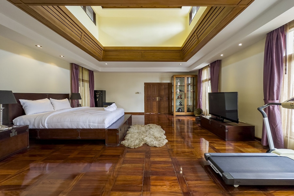 Executive 4 Bed Pool Villa - VTM view 5