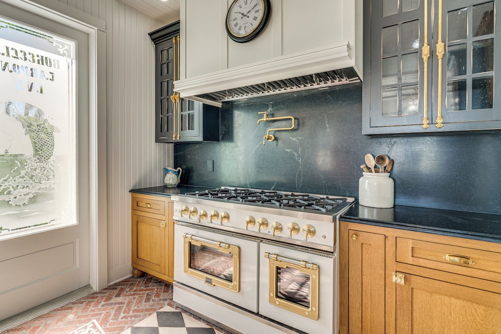 Luxe Pine Island Living: Historic Old Florida Gem!