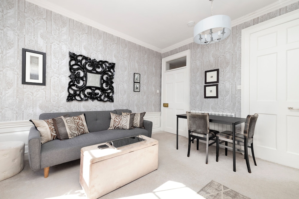 JOIVY Thistle Street Luxury Apt in the Heart of the City view 5