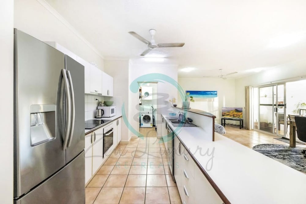 ZEN FORESHORE - 2 Bedroom Apt with Pool