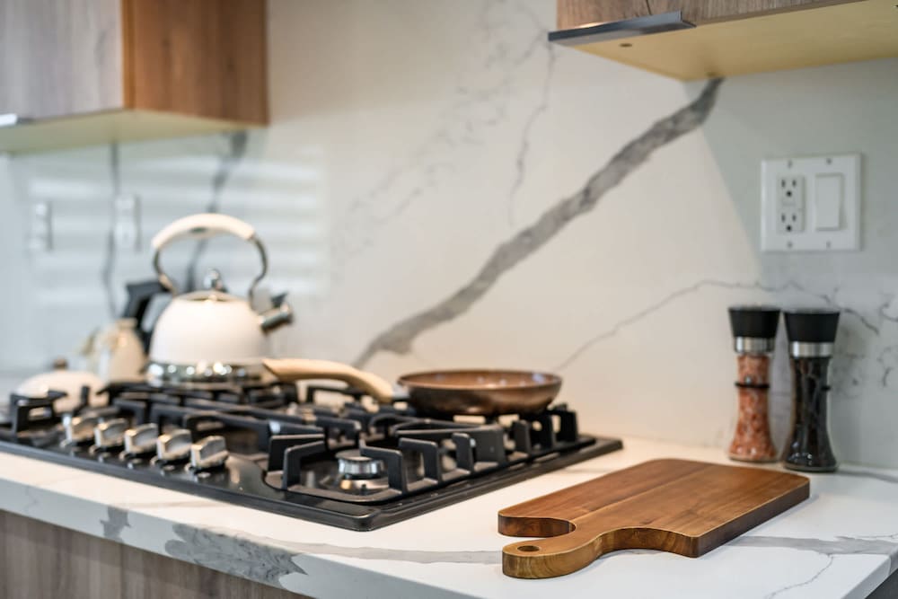 Modern Private Home w Full Kitchen Parking