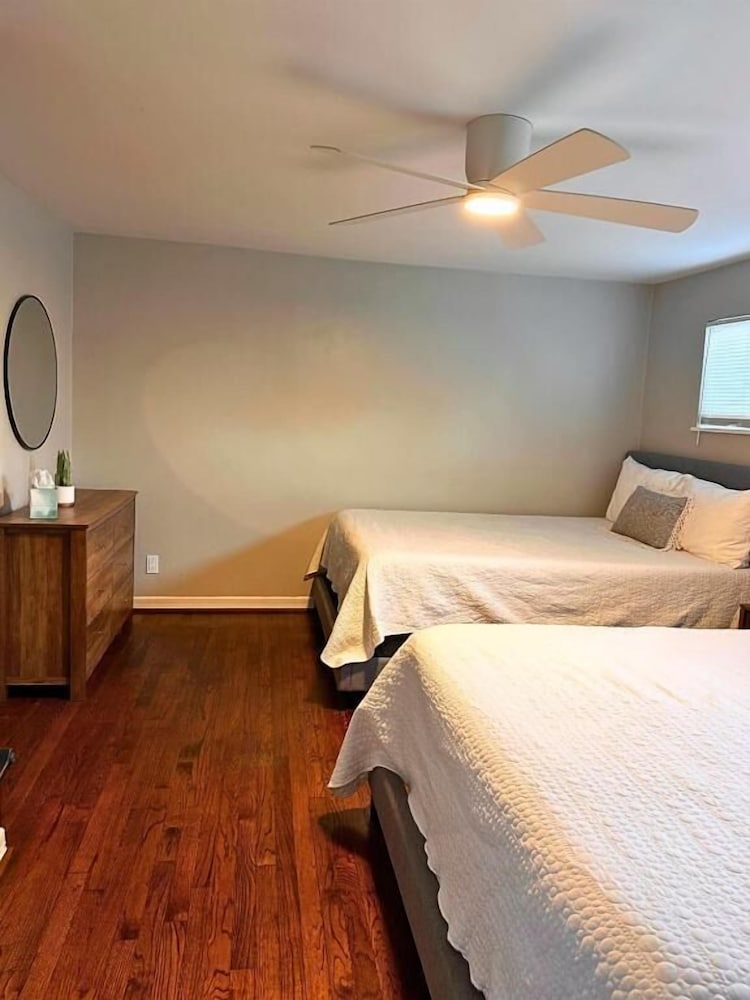 Stylish 1BR Urban Retreat