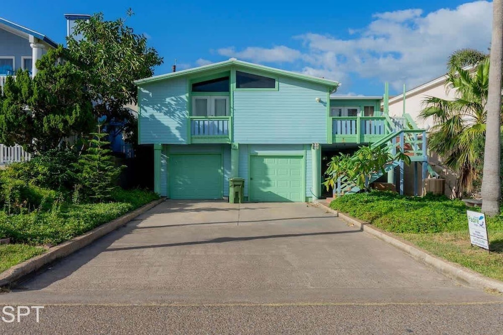 Lil Caribbean Vibes 2 Bedroom Home