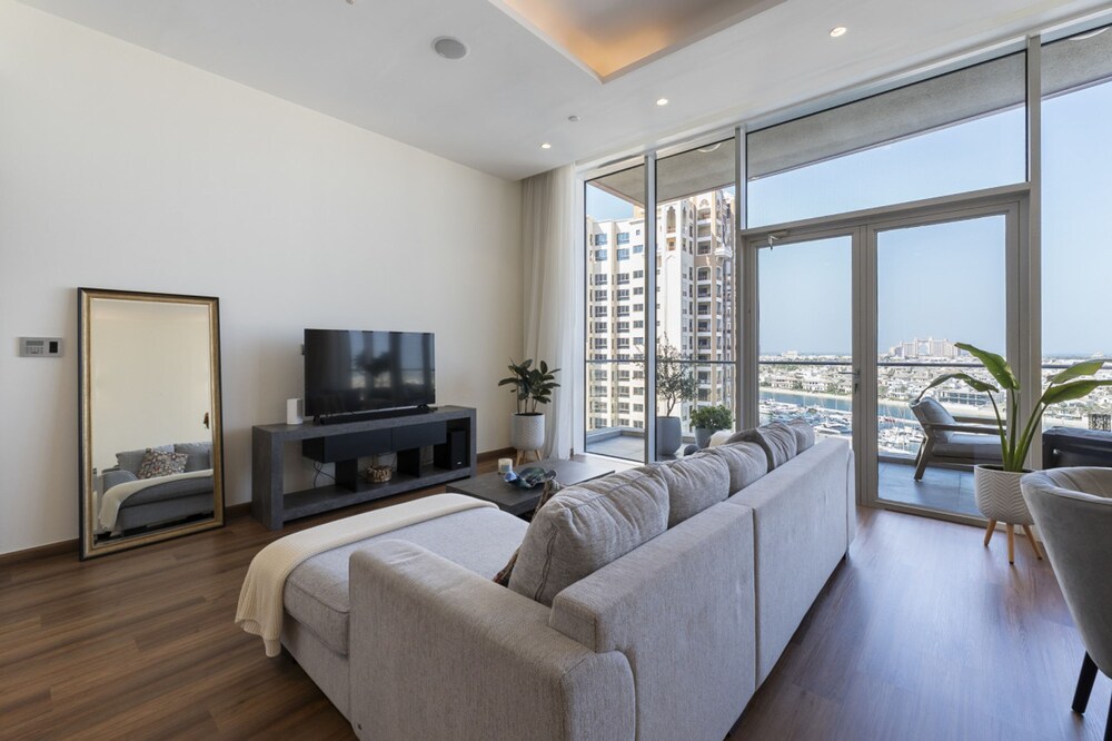Emerald at Tiara Beach Residences With Atlantis Views