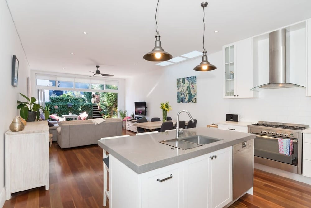 Bright Home in Trendy Newtown Close to the Park