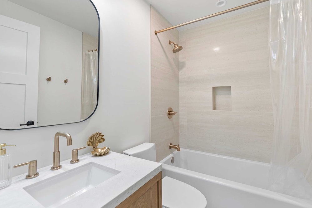 Point View Luxe by Avantstay 5BR Coastal Stay w/ En-suites & Kitchen