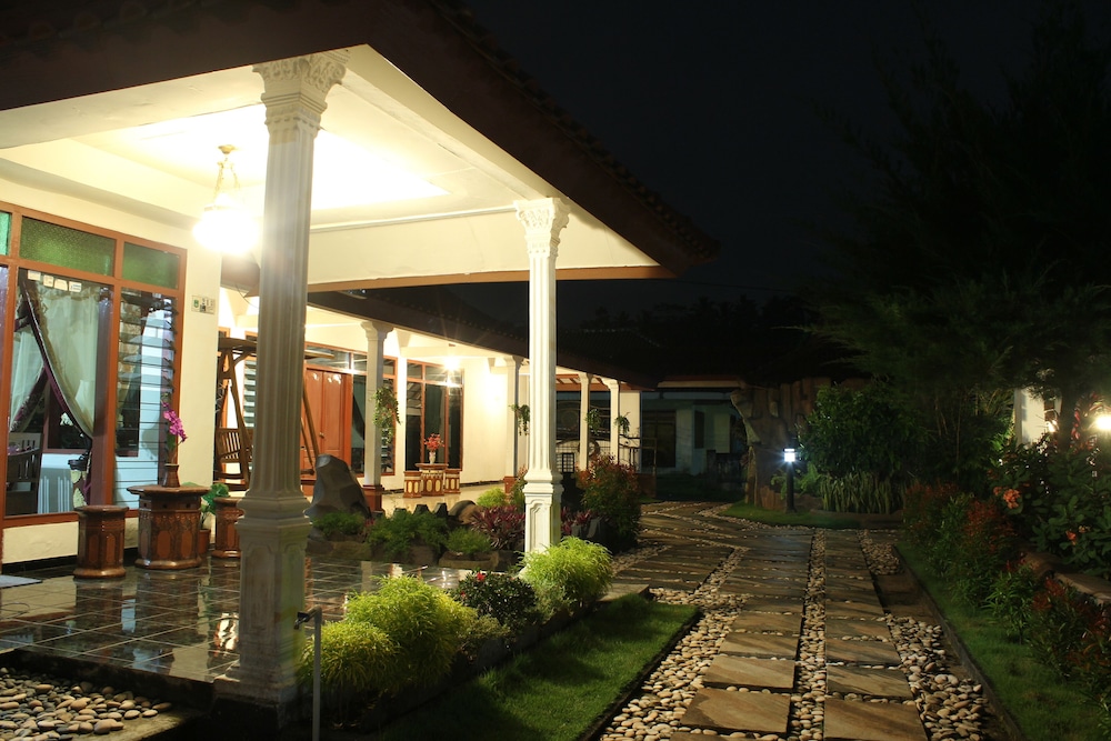 Marry Ind Vila & Guest House Gunung Kawi Malang