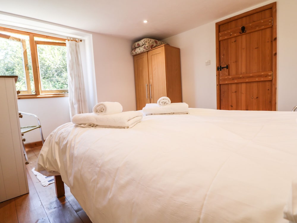 Lower Rissick Cottage view 5