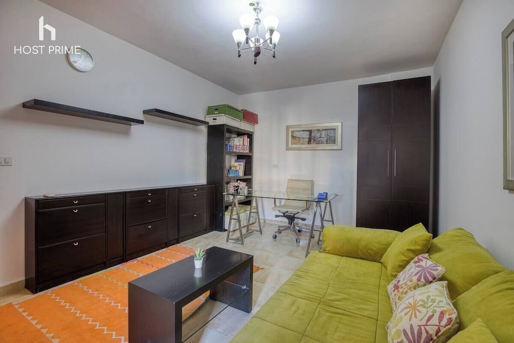 Comfy Apartment in Rehab City