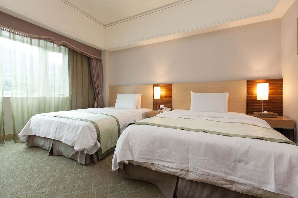 Hoya Hot Springs Resort & Spa