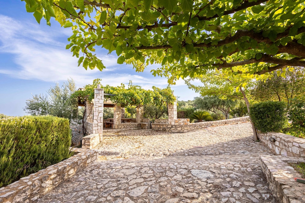 Stone Farmhouse in Groves - Sea Mountain Views