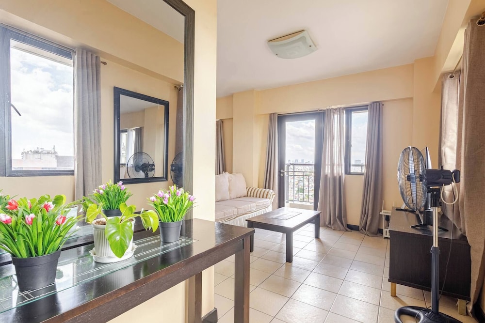 Lovely Skyview Haven -near BGC