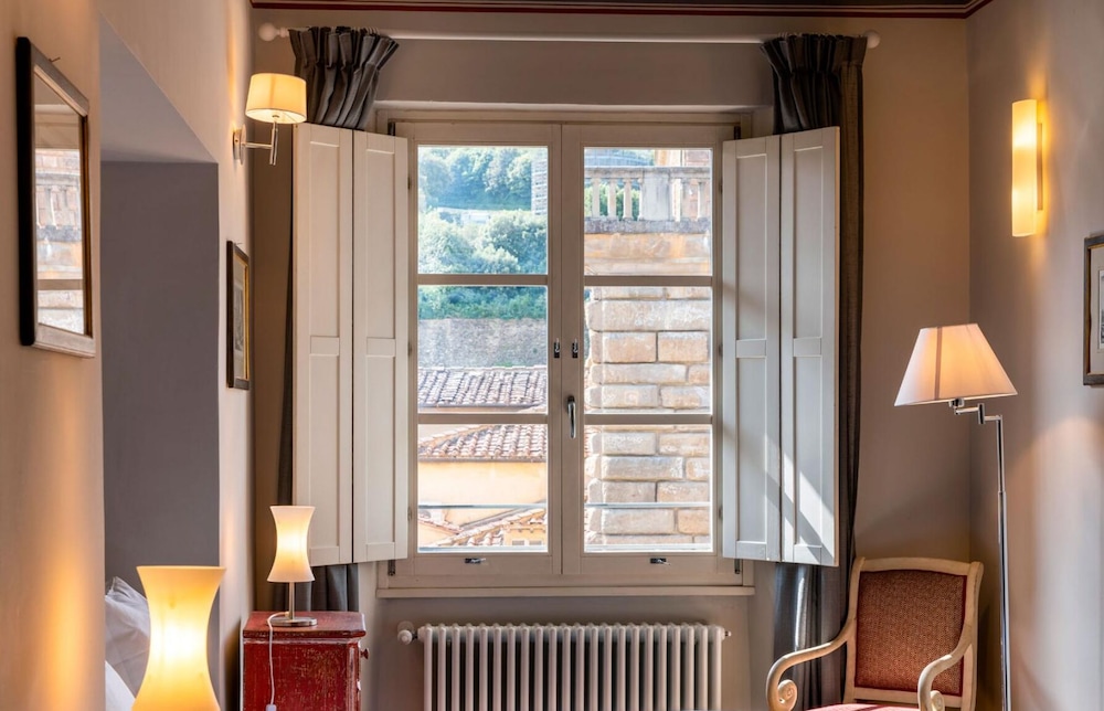 Impressive 4 Bedroom Apartment in Front of Pitti Palace Piazza Pitti I