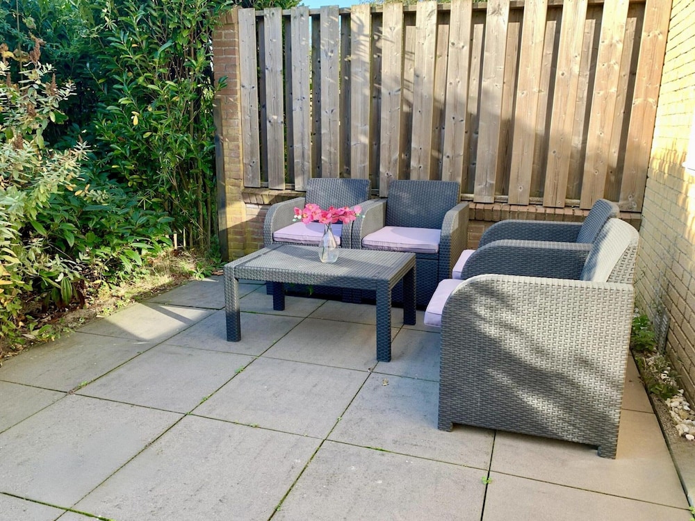 Renovated Bungalow With Garden