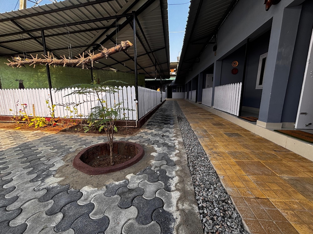 The Gulmohar Inn