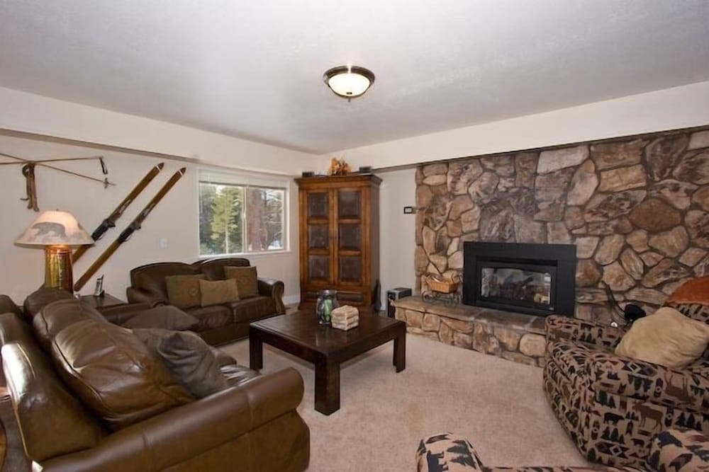 2853 Springwood Dr.