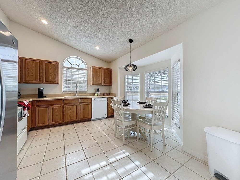Incredible 4 Bed Pool/spa Home, Minutes To Disney 4 Bedroom Villa