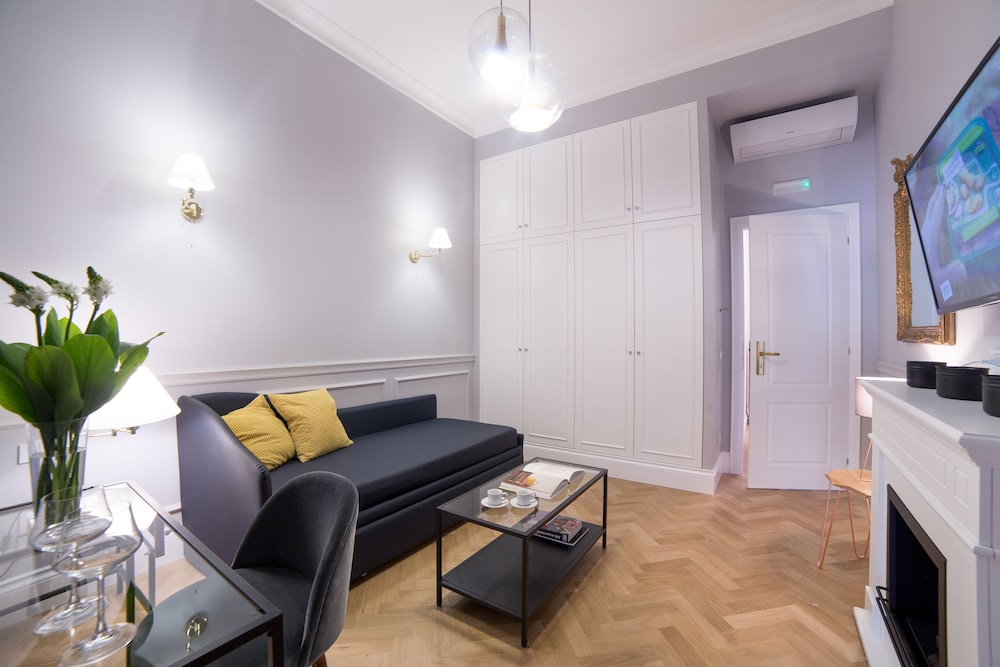 Grand Master Suites