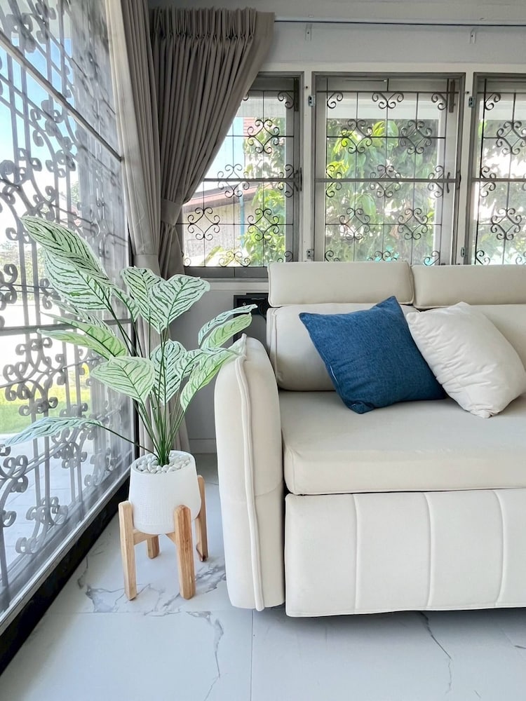 5 Beds 452sqm With Private Garden Pet-friendly Cctv Quiet and Homey
