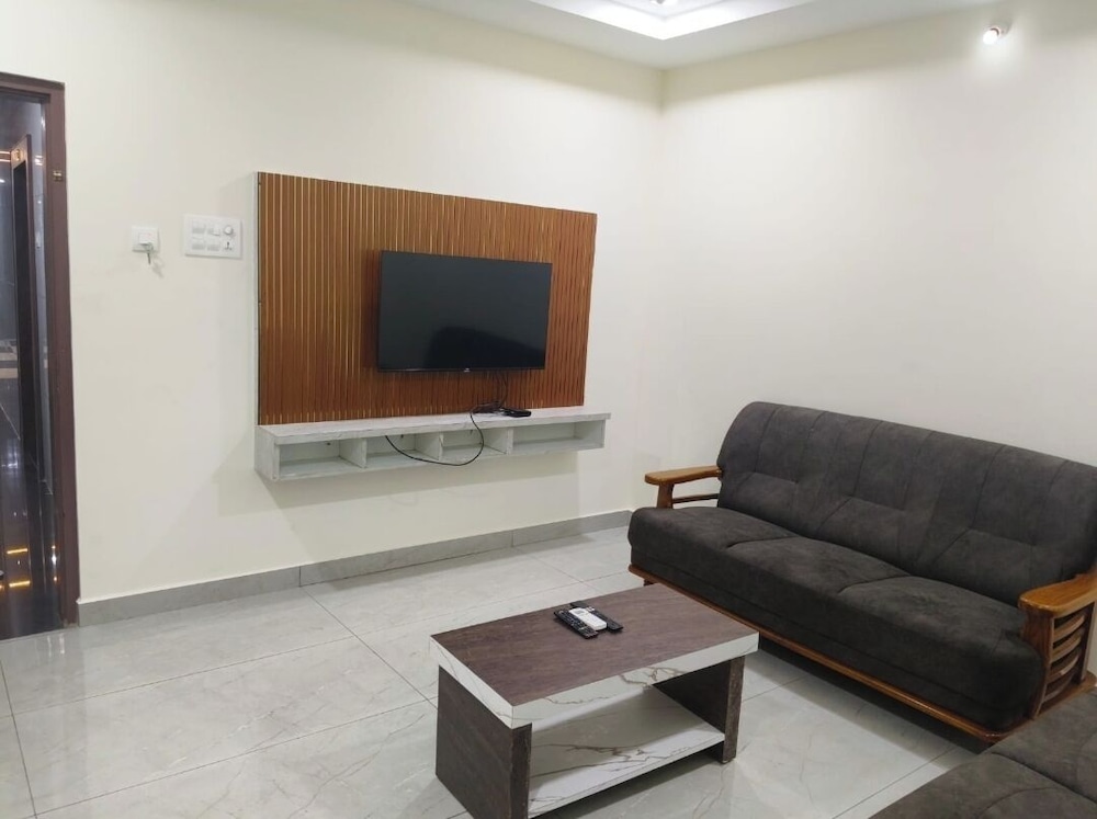 Hotel NVR Grand