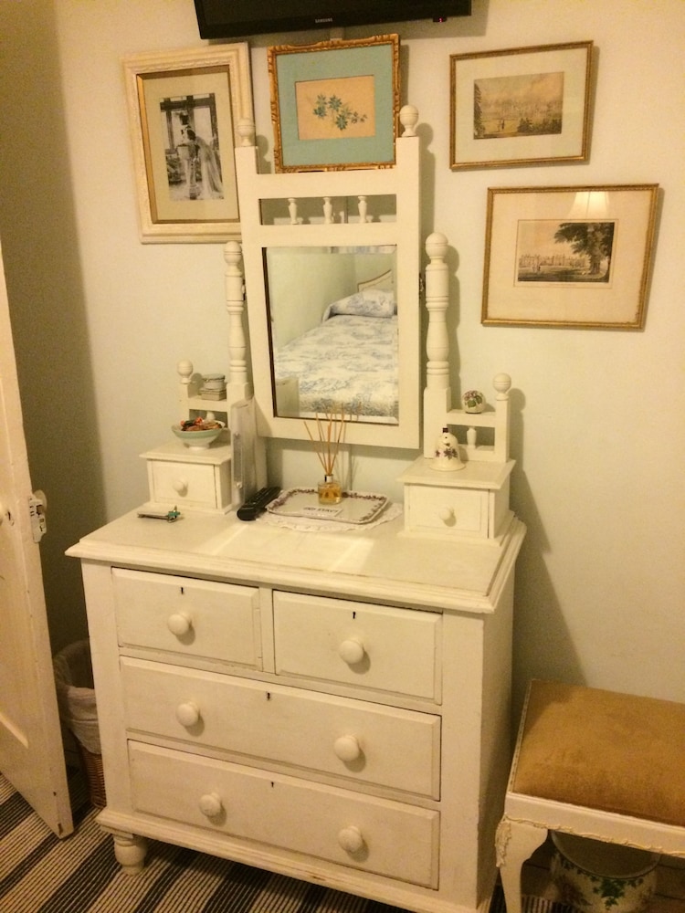 Arts & Bichons B&B