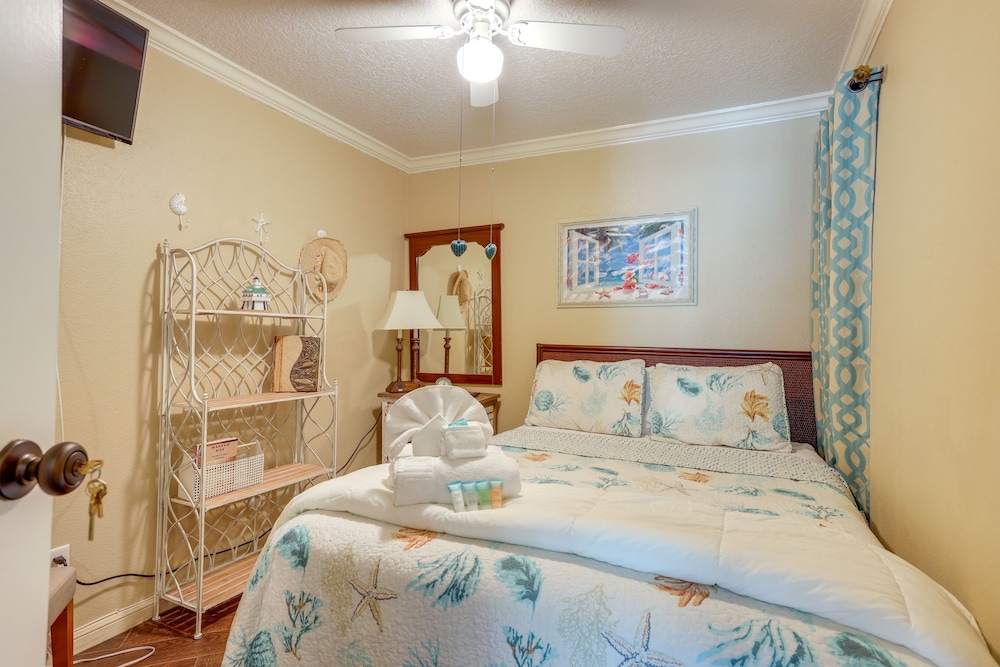 Balcony & Gulf Views: Galveston Condo Near Beach
