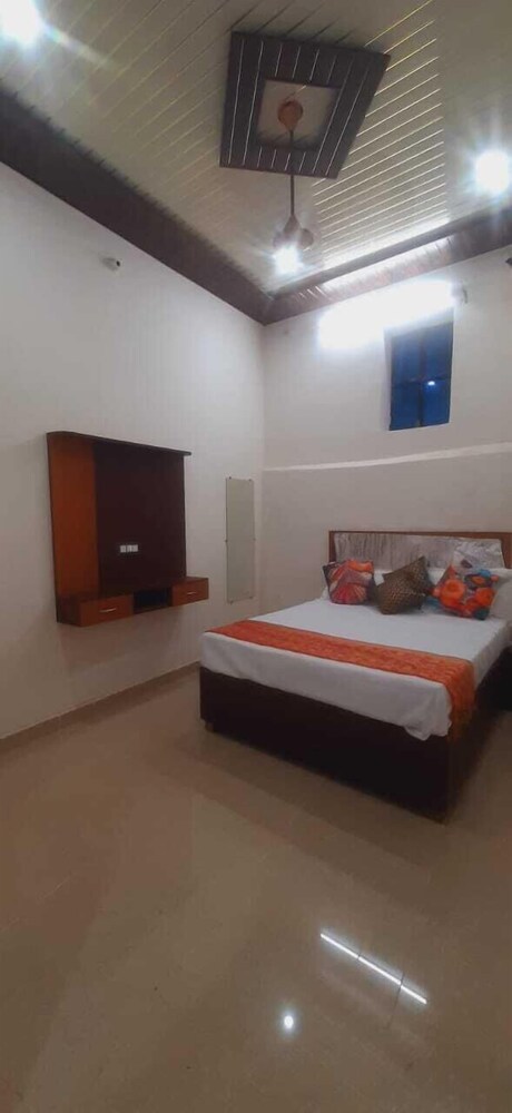 Rudraksha Kashi Inn By GRB