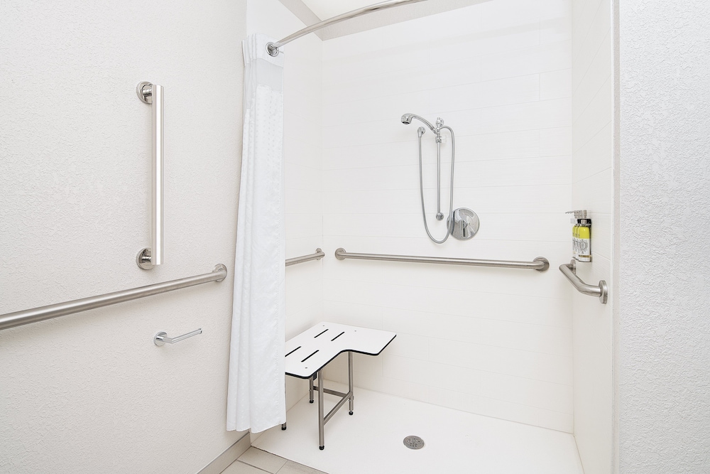 Statesboro Vacations - Holiday Inn Express Statesboro, an IHG Hotel - Property Image 34
