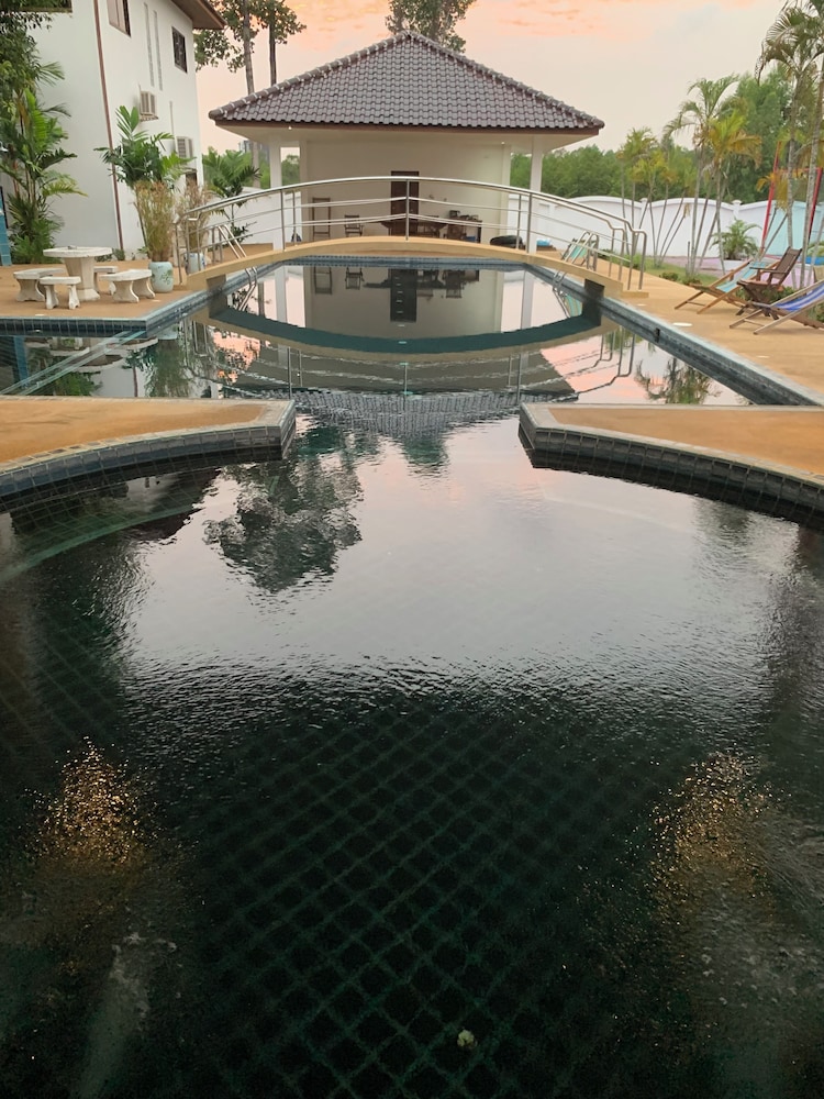 CET Resort & Rayong Padelcenter