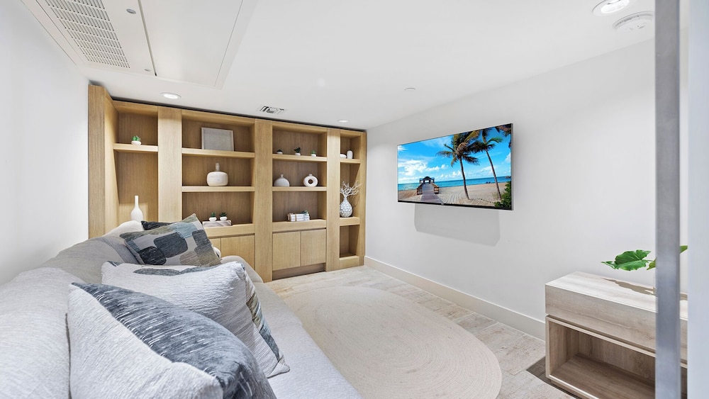 Luxury Vacation Rentals at 1 Hotel & Homes by LRMB
