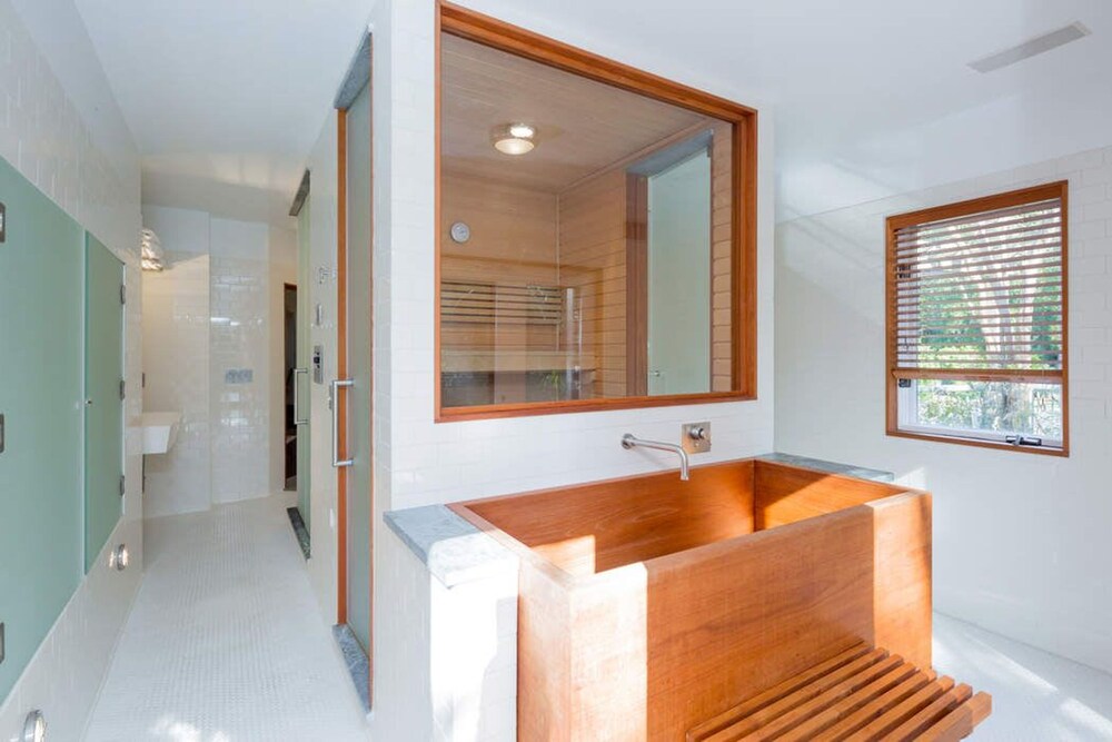 Bluffside Cove by Rove Beachfront w Pool Sauna