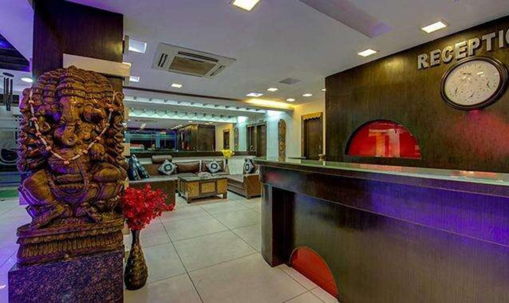 Lobby & Reception